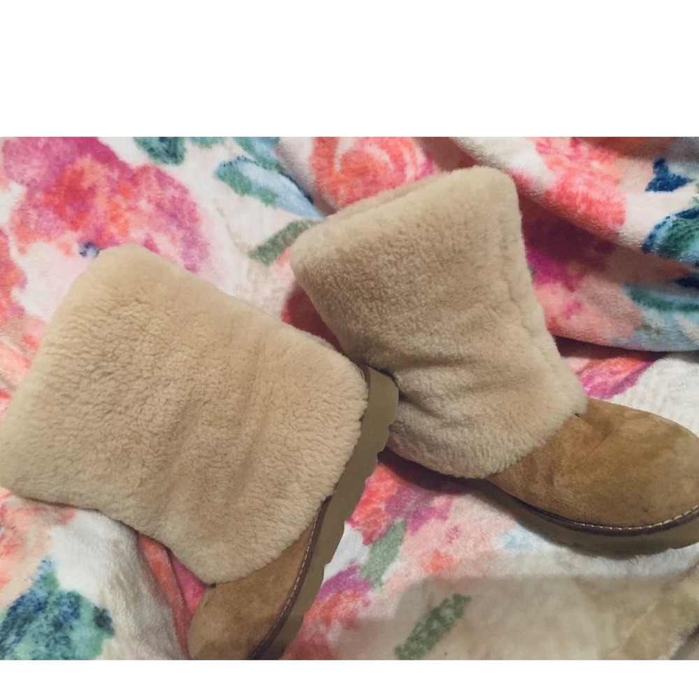 💕SOLd💕Uggs Sheepskin Shearling Cuff 9